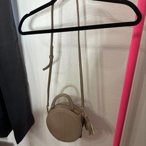 LULUS FAUX LEATHER‎ ROUND CROSSBODY BAG